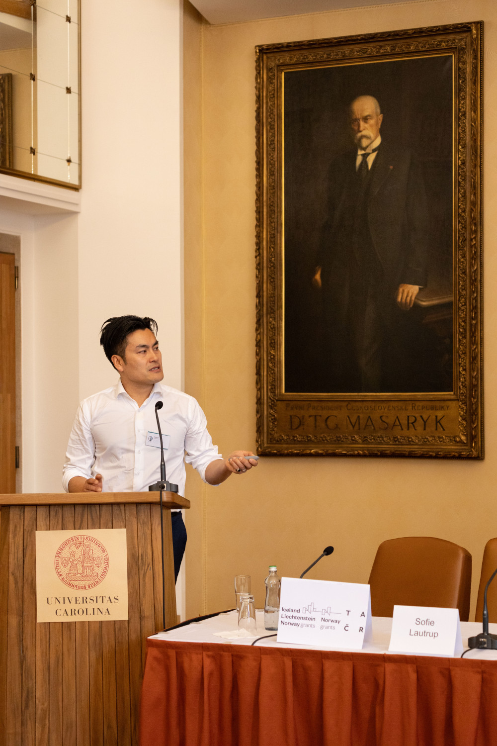 Prof. Evandro Fang