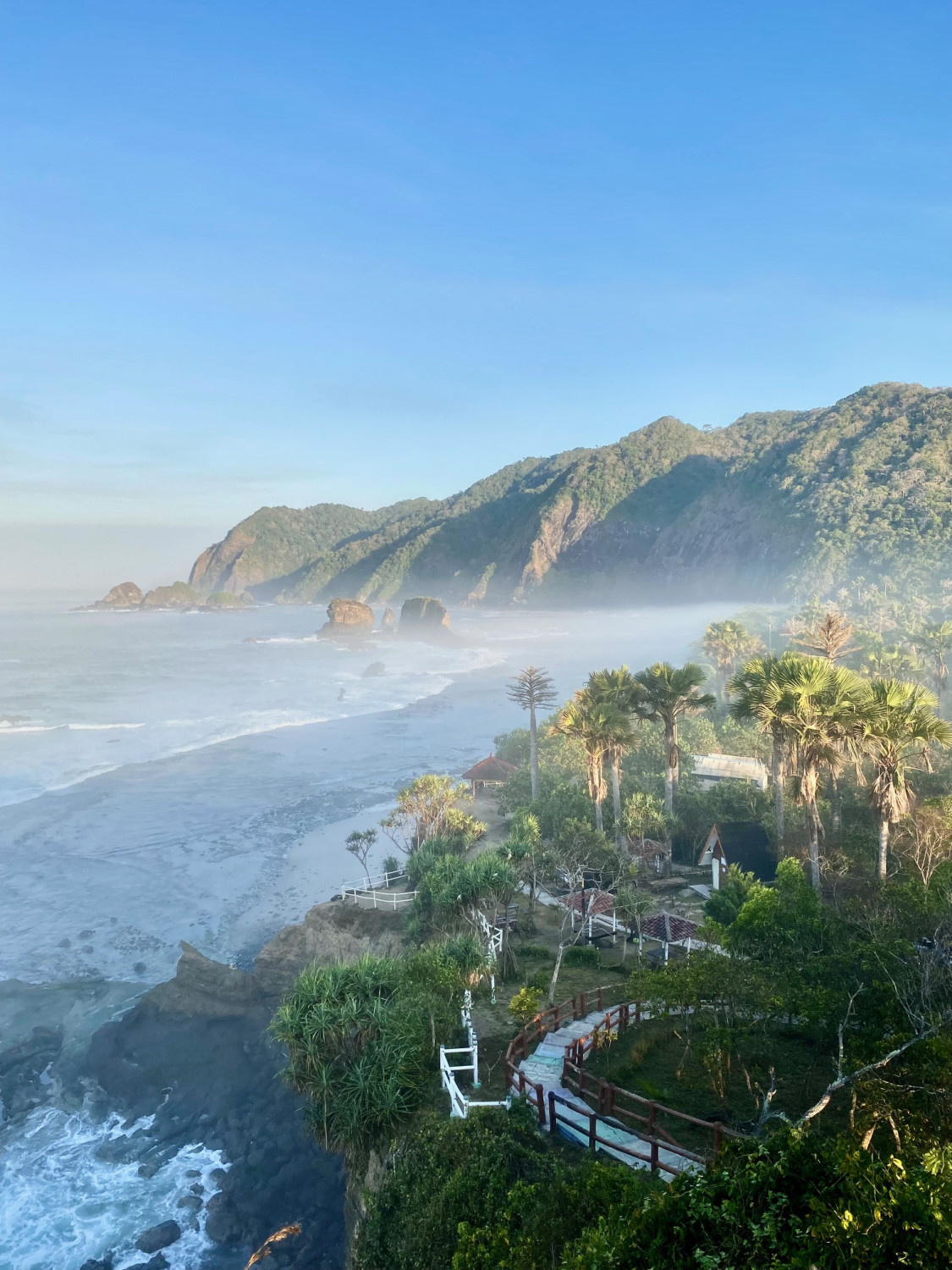 Papuma beach (pláž na západním pobřeží Jávy)