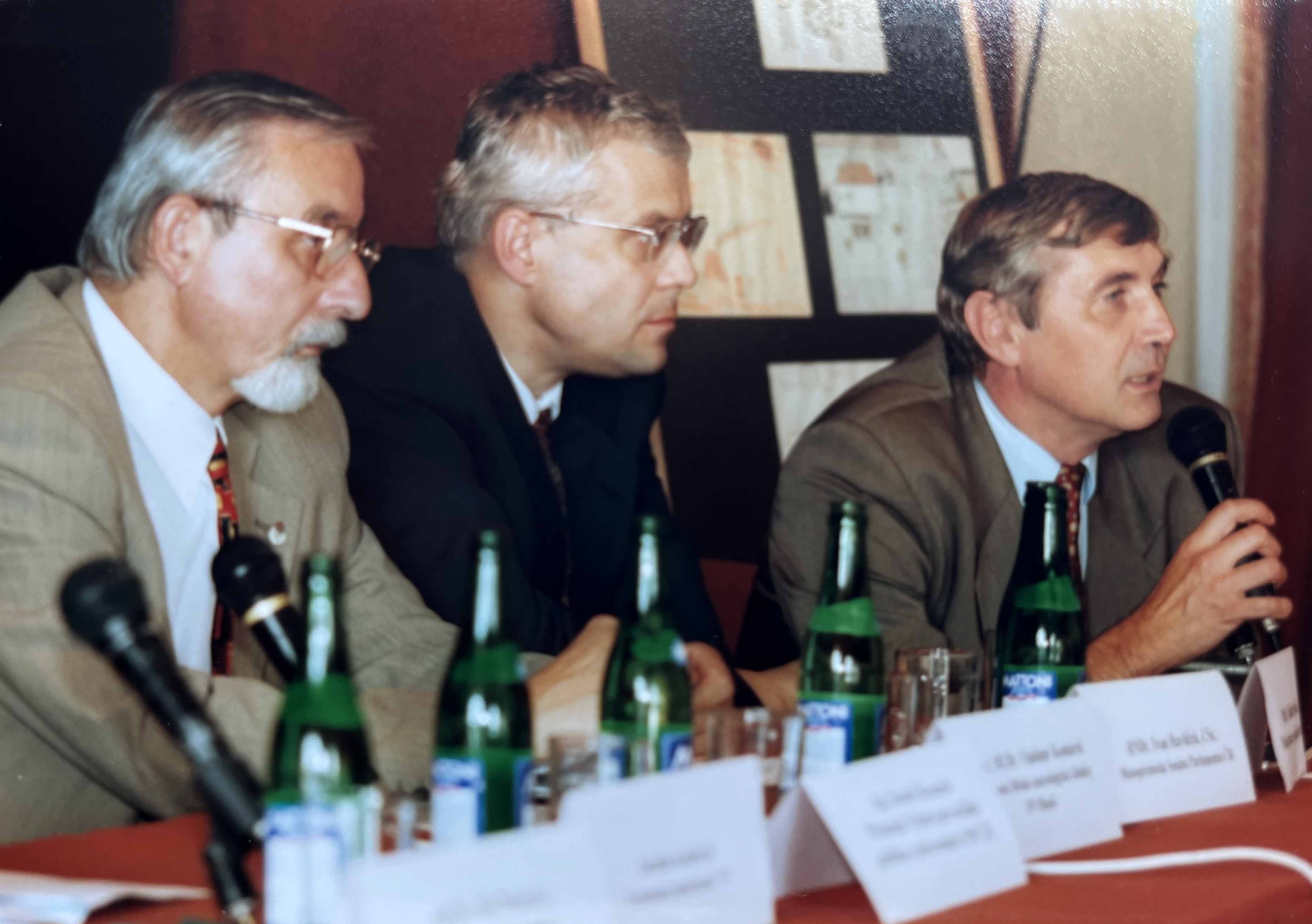 S předsedou parlamentního výboru pro zdravotnictví a Vladimírem Špidlou jako ministrem práce a sociálních věcí, 1999.