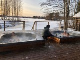 Ultimate sauna experience, jeden z nejhezčích zážitků ve Finsku. Skočit do ledového jezera po typické finské sauně