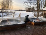Ultimate sauna experience, jeden z nejhezčích zážitků ve Finsku. Skočit do ledového jezera po typické finské sauně