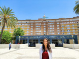 Univerzitní nemocnice Virgen del Rocío, která se nachází nedaleko centra města. Vizity obvykle začínají po deváté hodině ranní.