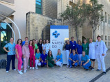 Stážisté z různých koutů světa před maltskou nemocnicí