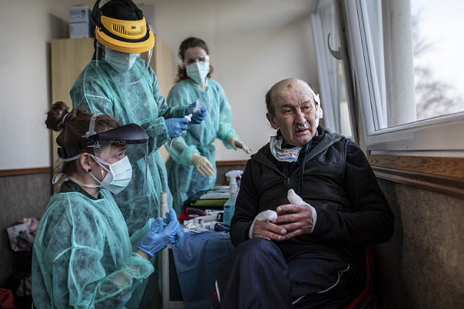 Medics in the Streets. Photo: Milan Bureš Medics in the Streets. Photo: Milan Bureš