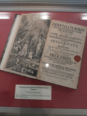 Bohemian dispensatorium -  příprava a seznam léků, r. 1739. Faculty of Life Sciences, Univ. Vienna